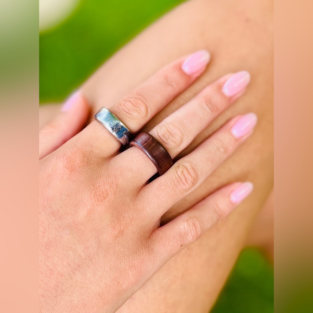 HANDMADE WOOD RING | SIZES 8+8.5| BEAR PAW IMPRINTED | ACACIA WOOD | NEW IN BOX! - Picture 3 of 12